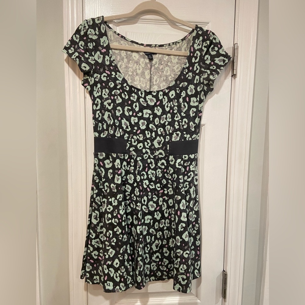 American Eagle Size S Gray Leopard Print Cut Out Back Short Sleeve Mini Dress